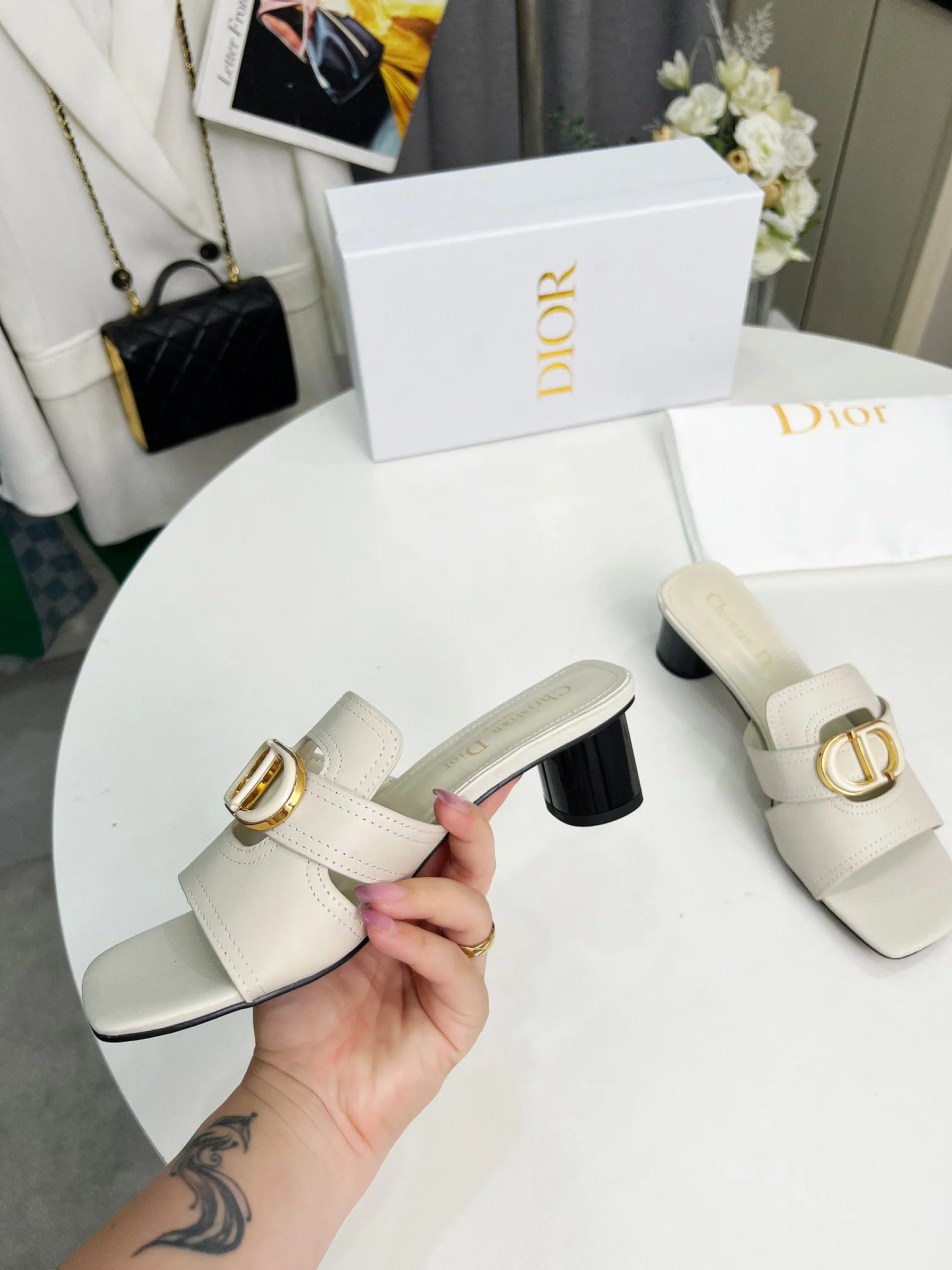 👟👟Ex-factory price 380👟👟 Genuine leather bottom +30 Dior spring and summer new style, cowhide surface, sheepskin lining + double-layer buckle, heel height 4.5cm, size 35-42
